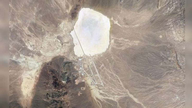 طائرة عسكرية روسية تحلق فوق قواعد أميركية منها 