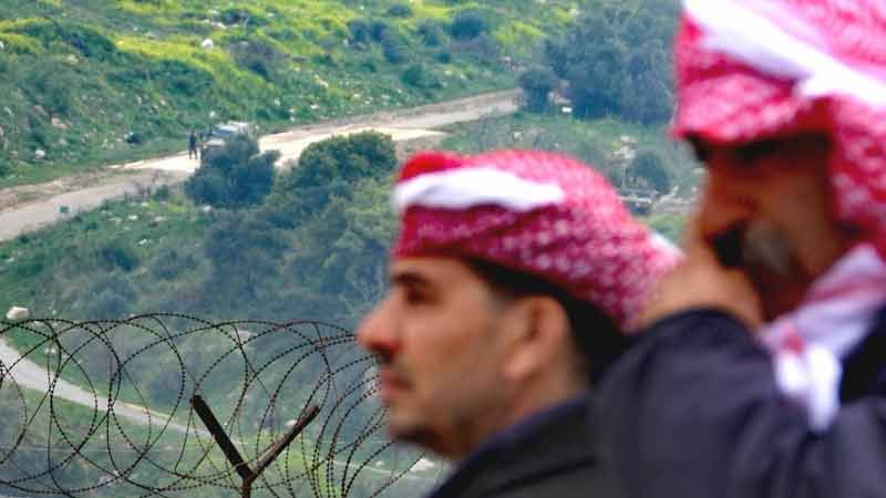 أهالي مزارع شبعا يدخلون أرضهم المحتلة وجنود العدو يستنفرون
