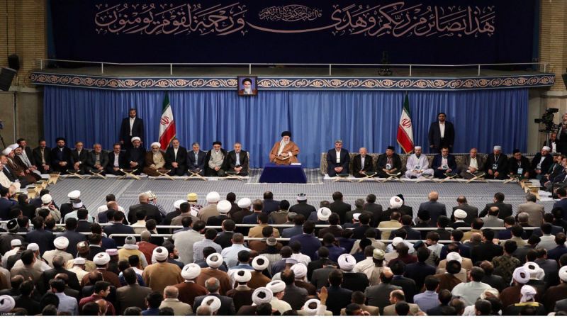 الإمام الخامنئي: الكثير من قادة الدول العربية أصبحوا عبيدًا تابعين للكفار