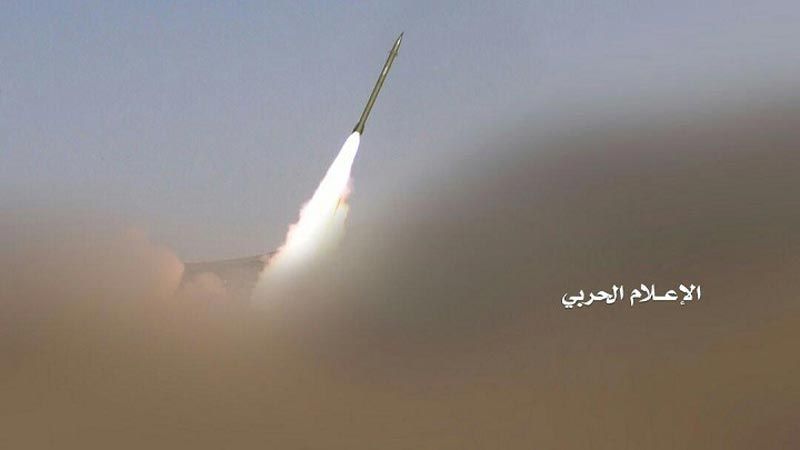 بصاروخ باليستي جديد.. الجيش اليمني يستهدف معسكر 
