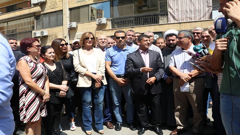 وقفة تضامنية أمام مكتب العلاقات الاعلامية لحزب الله بالضاحية