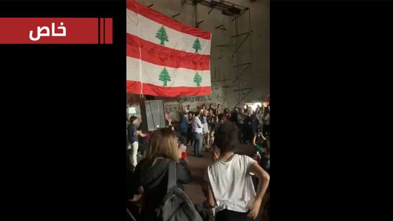 روبرت غالاغر: أستاذ المحتجين ومقدم
