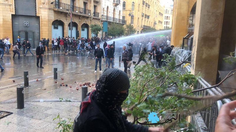 مواجهات بين القوى الأمنية ومحتجين في وسط بيروت