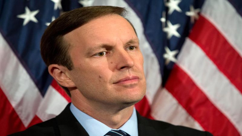 سيناتور ديمقراطي يصف سياسة ترامب تجاه إيران بـ