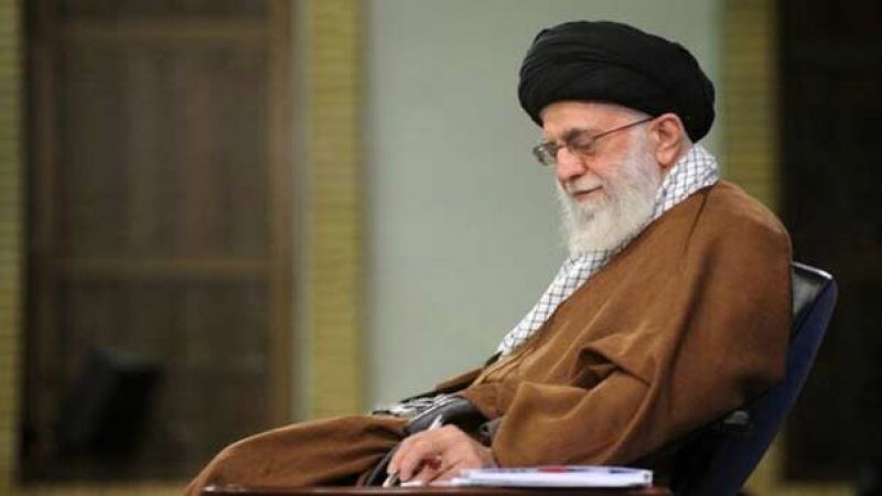 الإمام الخامنئي يفتي بوجوب الالتزام بقرارات لجنة مكافحة كورونا وعدم السفر برحلات غير ضرورية