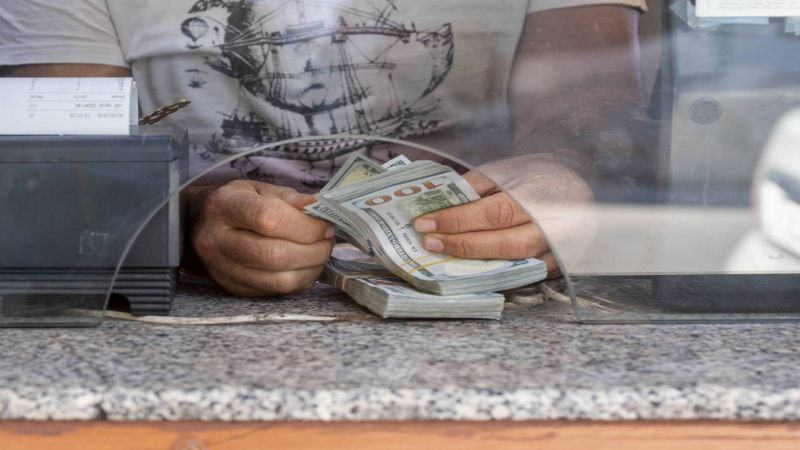 توقيف 6 صرّافين مخالفين في الضاحية وختم 4 محال بالشمع الأحمر