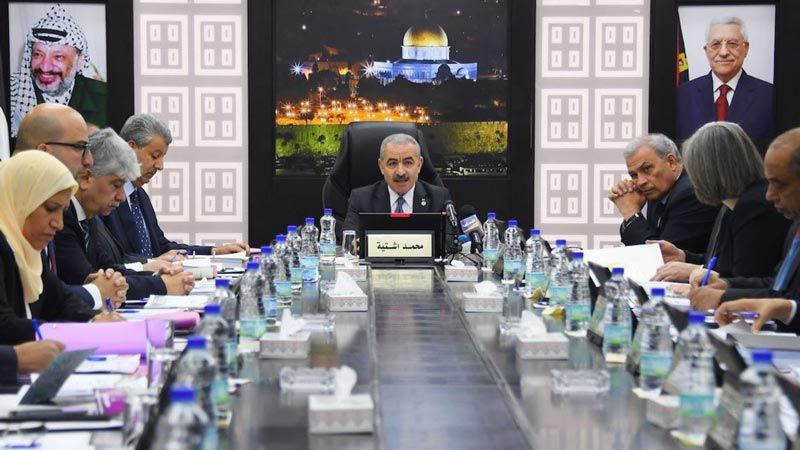 فلسطين: قرار بإعادة الموظفين الحكوميين إلى العمل في المناطق الخالية من