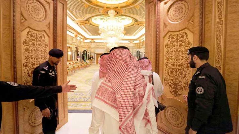 موظف سعودي يكشف تفاصيل مثيرة عن 