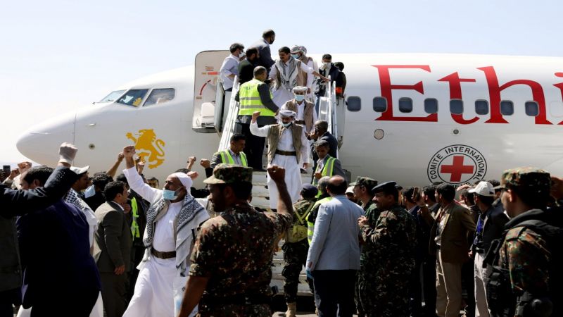 نصر يمني بانجاز تحرير الأسرى