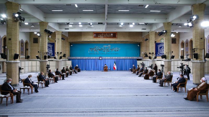 الإمام الخامنئي يوصي بإجراءات صارمة لمواجهة كورونا في الخريف