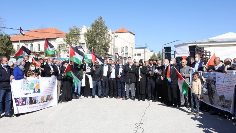 احتجاجًا على زيارة بومبيو.. فلسطينيون يتظاهرون على مشارف مستوطنة