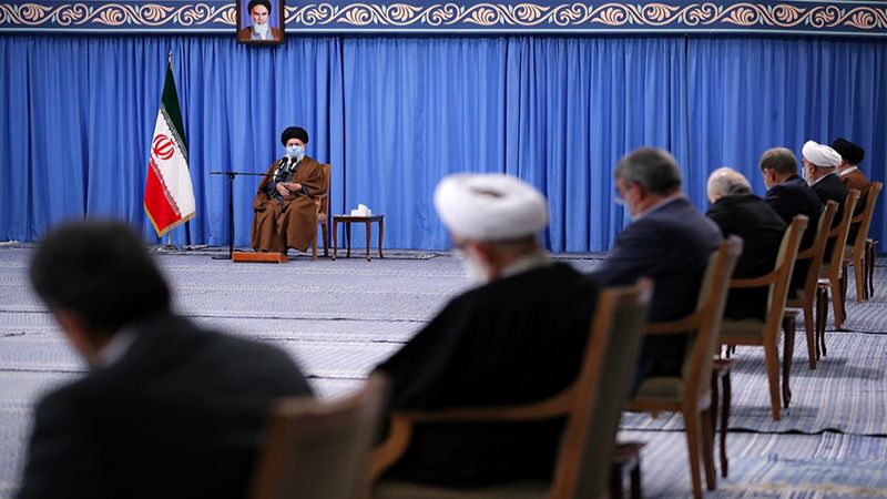 الإمام الخامنئي: نمتلك الخيارات لإحباط العقوبات