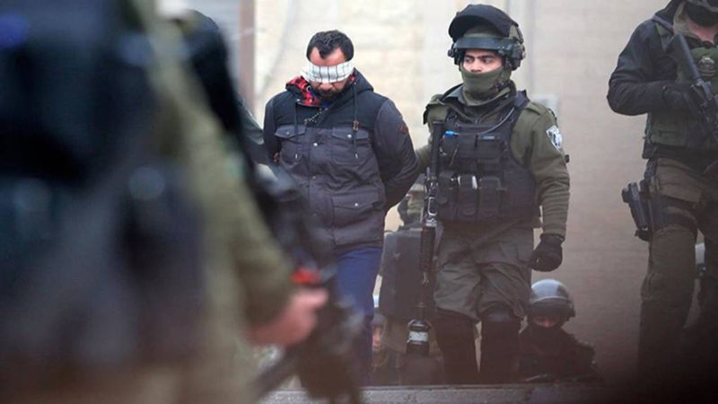 بينهم أسرى سابقون.. الاحتلال يعتقل 12 فلسطينياً في الضفة