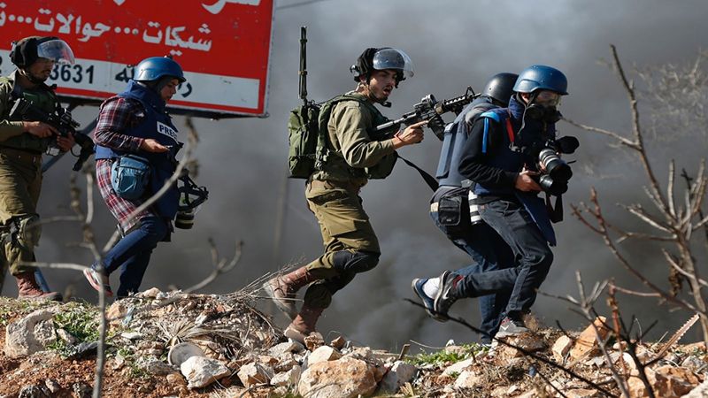 26 صحافياً فلسطينياً في السجون الإحتلال