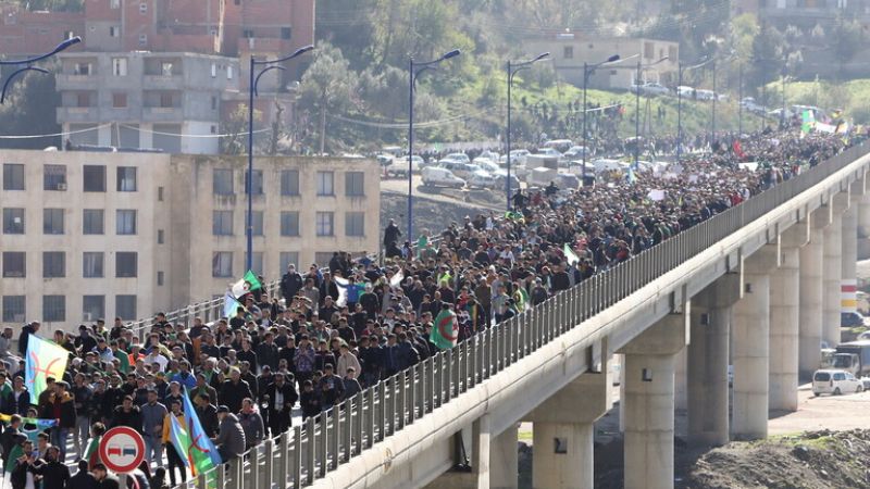 الجزائر: إنطلاق مسيرة إحتجاجية حاشدة بذكرى 