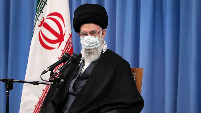 الإمام الخامنئي: قوة الإيمان مهّدت الطريق لنضالات المرأة الإيرانية