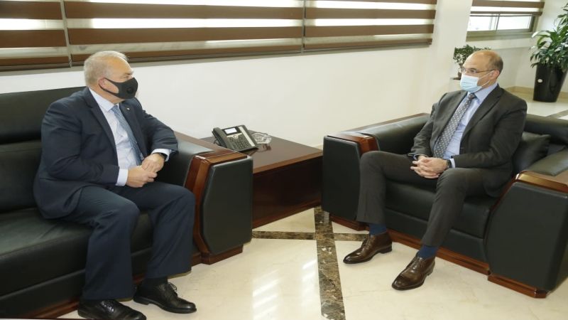 حسن يبحث مع السفير الروسي إمكانية الحصول على هبةٍ طارئة للقاح