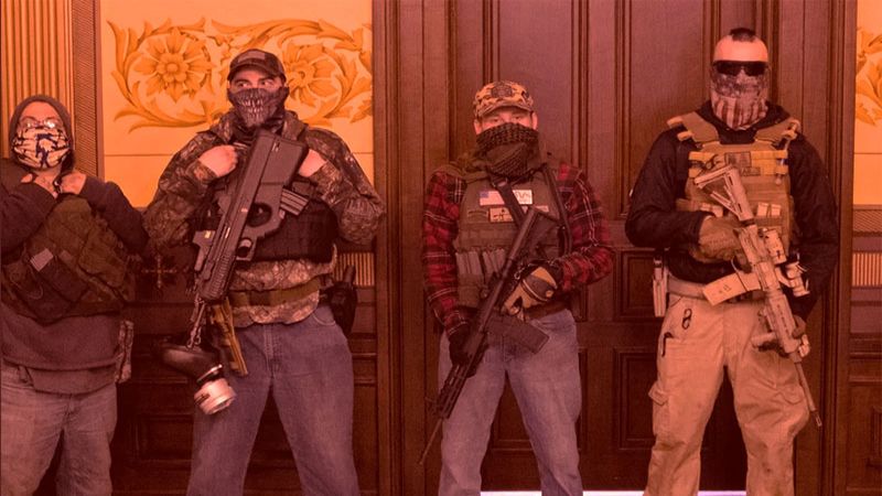 أين يكمن التشابه بين التنظيمات الإرهابية والعنصريين البيض؟
