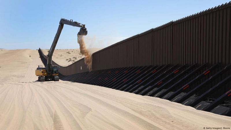 بايدن يلغي مشاريع تمويل البنتاغون لجدار