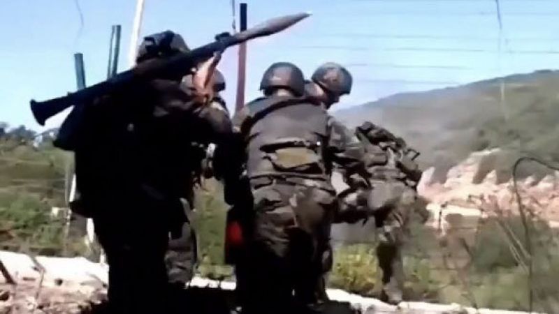 نقاش هادئ مع رافعي شعار الدعوة الى 