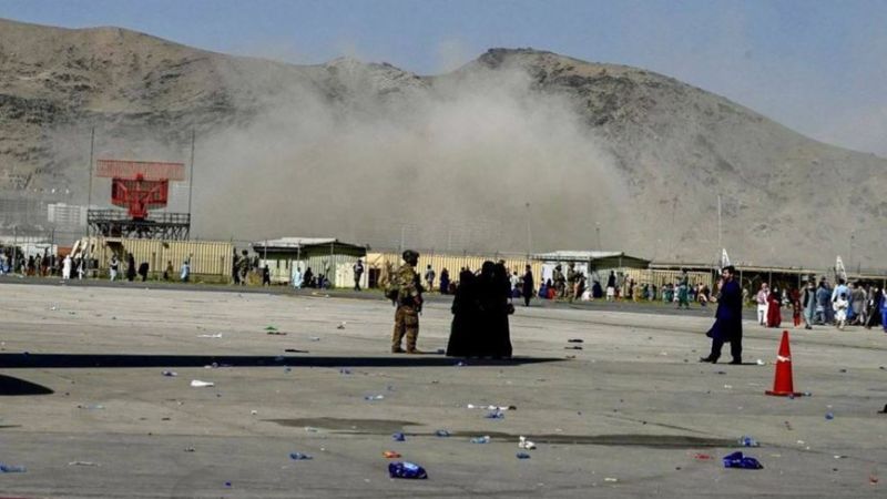 قتلى وجرحى بينهم جنود أمريكيون جراء تفجيرين في محيط مطار كابل