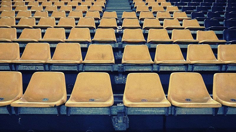 رئيس الاتحاد اللبناني يبحث عودة الجمهور إلى الملاعب