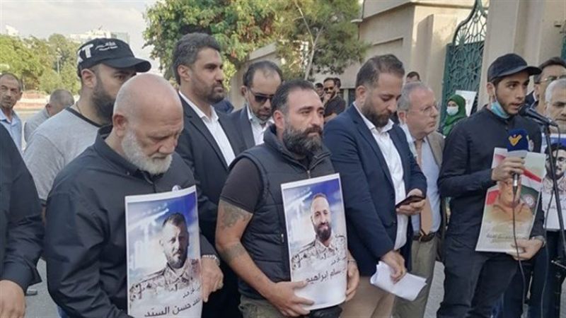 وقفة تضامنيّة لأهالي شهداء مجزرة الطيونة أمام المحكمة العسكرية مطالبين القضاء بمعاقبة القتلة