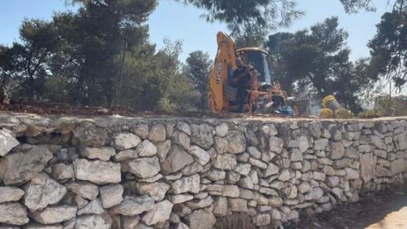 الاحتلال يواصل تجريف المقبرة اليوسفية لليوم الرابع على التوالي