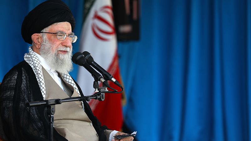 الإمام الخامنئي للتعبويين: اعرفوا قدر مواقعكم واعلموا أنكم قادرون 