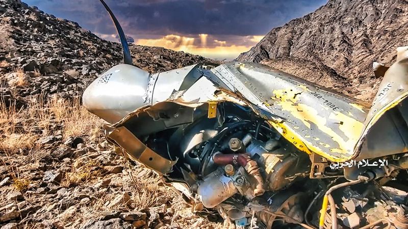 عملية نوعية لـ"أنصار الله".. إسقاط طائرة تجسس لسلاح الجو الإماراتي بصاروخٍ محلي الصنع