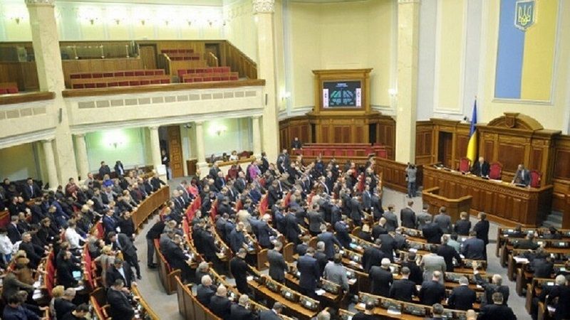 نواب أوكرانيون يحثّون زيلينسكي على بدء "مفاوضات فوريّة" مع روسيا