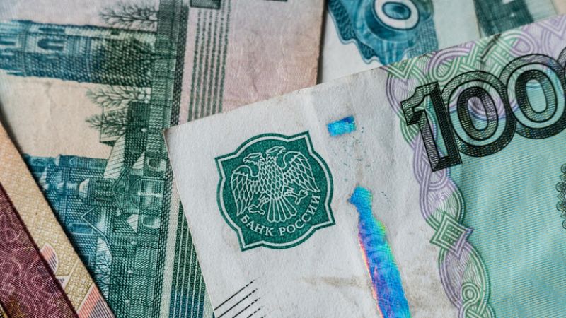 روسيا.. إجراءات تاريخية لتحقيق الاستقرار المالي ودعم "الروبل"