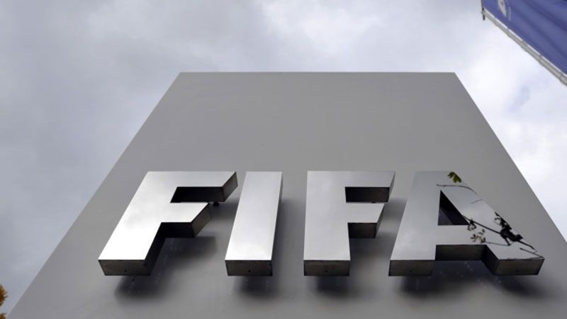 شرارة الحرب تصيب الرياضة.. الفيفا يمنع إقامة مباريات في روسيا