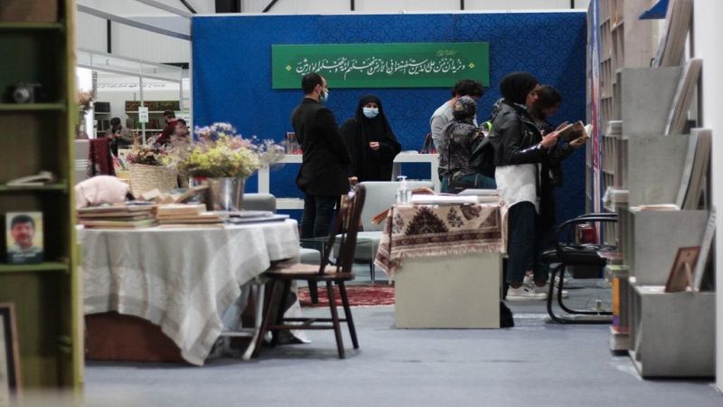 إقبال كثيف على دار "المودة".. والأخير يجدد دعوته لمشاركته في برنامجه الثقافي