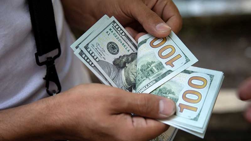 لعبة "صيرفة" ومستقبل سعر صرف الدولار: هل يصل الى 30 ألفًا؟