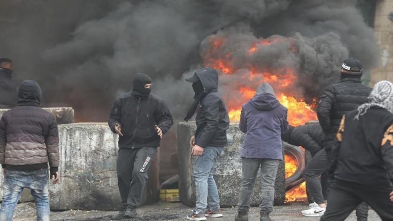 على وقع المواجهات..العدو يقتحم أكثر من منطقة فلسطينية.. شهيد فلسطيني وإصابات إحداها خطيرة