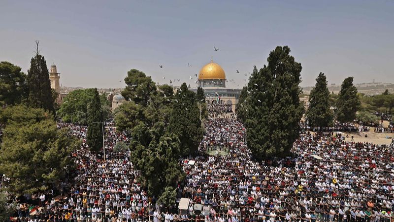160 ألف مصلٍ يؤدون صلاة الجمعة في الأقصى 
