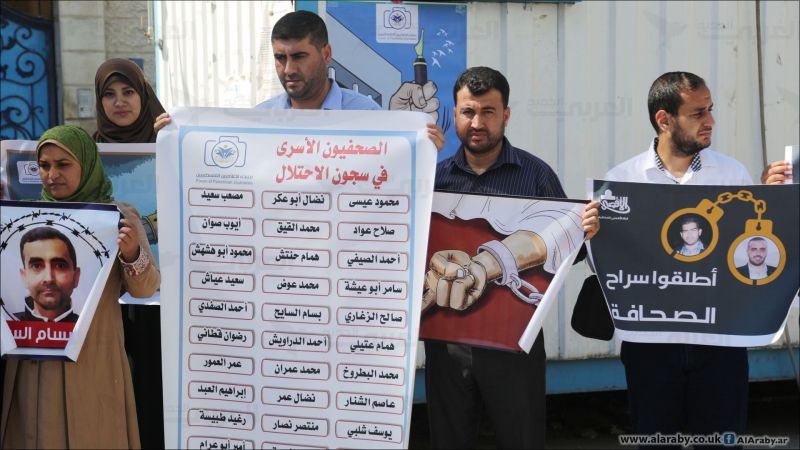عشية اليوم العالمي لحرية الصحافة الاحتلال يواصل اعتقال 15 صحفيًا فلسطينيًا