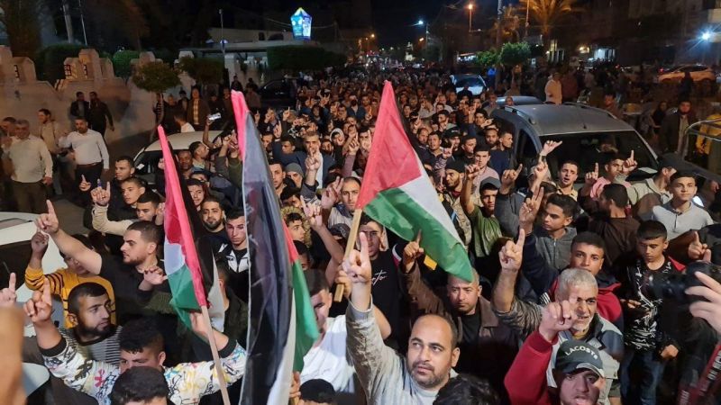 مسيرة تجوب خانيونس تضامنًا مع السنوار.. إقدام الاحتلال على اغتياله لعب بالنار
