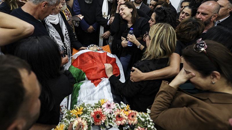فلسطين تودّع شيرين أبو عاقلة.. علي السمودي يروي لـ"العهد" تفاصيل الحادثة