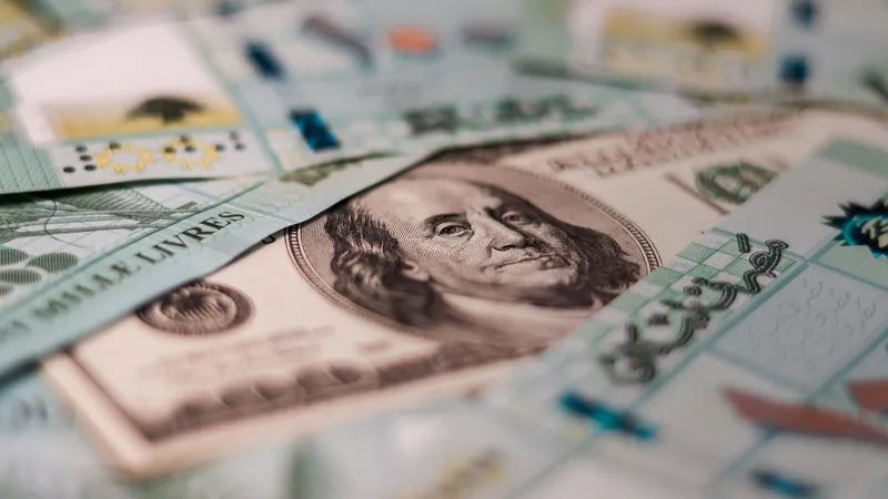 الدولار "يحلّق" والوعود تبخّرت.. هل هناك ما يردع الارتفاع الجنوني؟