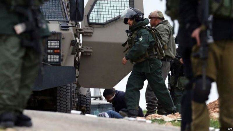 قوات الاحتلال تعتقل مواطنًا فلسطينيًّا من ذوي الاحتياجات الخاصة