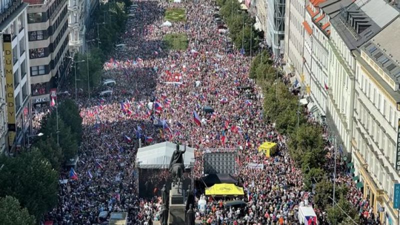 حشود "الناتو" في شرق أوروبا: مواجهة روسيا أم قمع الخائفين من الموت برداً؟