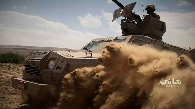 فيديو: استعراض مدرعة "هاني" في الصحراء والجبال اليمنية