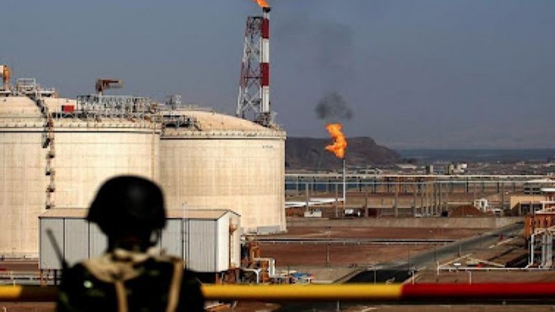اليمن يحذَّر الكيانات المتورطة في نهب الثروة النفطية: توقفوا حفاظًا على مصالحكم