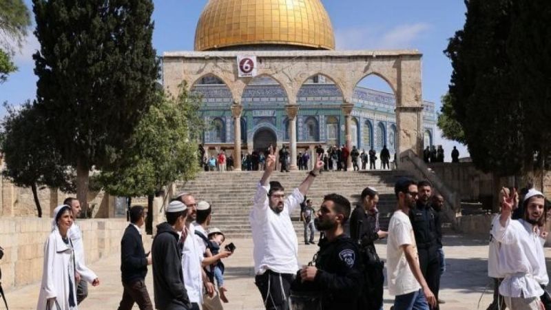 تدنيس واسع لباحات المسجد الأقصى إحياءً لـ"عيد العرش"
