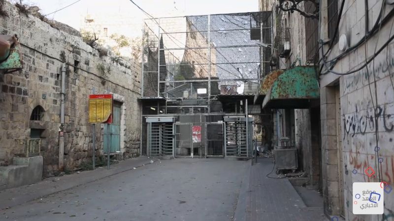 الخليل.. "شارع الشهداء" يعيش حصارًا طويلًا