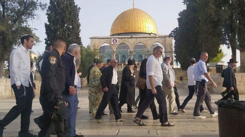 بالأرقام.. الاحتلال يقتحم الأقصى ويدنّسه ويمنع رفع الأذان 