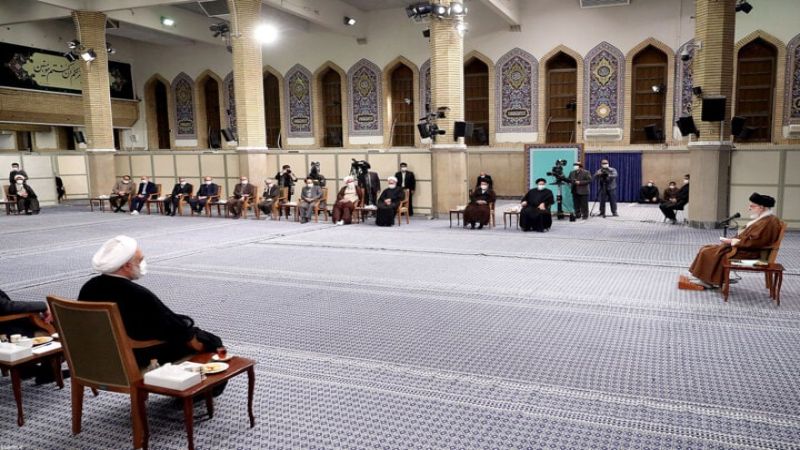 الإمام الخامنئي: الثورة الإسلامية غيرت ثقافة "نحن لسنا قادرين" بالإنجازات العظيمة للشباب الإيراني