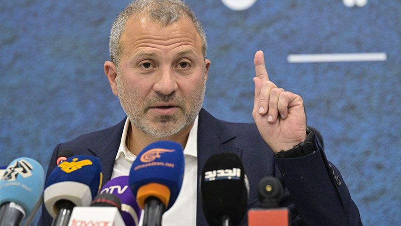 حزب الله يدفع عنه بسلاسة تُهم باسيل "الظالمة" 